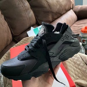 NEW - Men Nike Air Huaraches